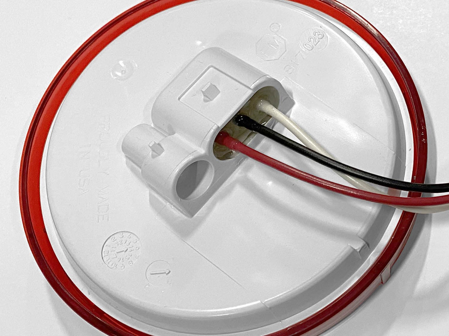 Piranha ® DEL 4" Rond Arrêt/Clignotant/Arrière Feu; Rouge avec Adaptateur Fiche, Vrac Paquet